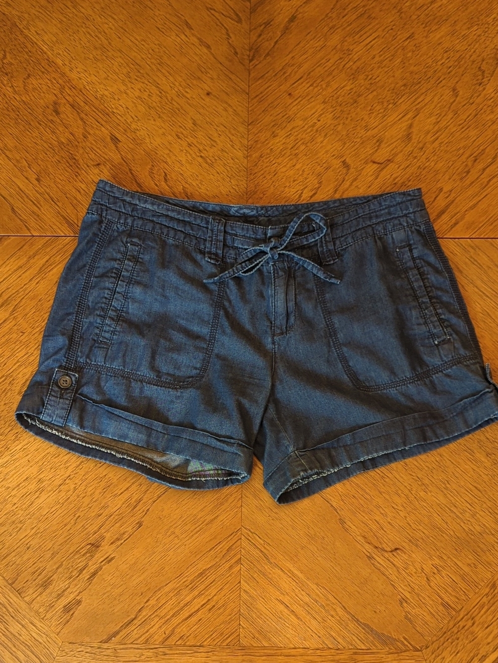 Old Navy Women's Dark Wash Chambray Cotton Cuffed Shorts Nautical Beachy - Picture 1 of 7